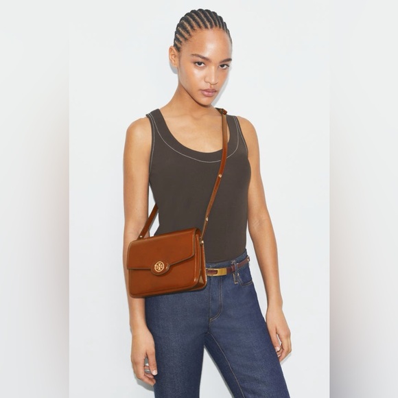 Tory Burch Robinson Spazzolato Leather Shoulder Bag Dark Sienna Brown Patent - Picture 16 of 16